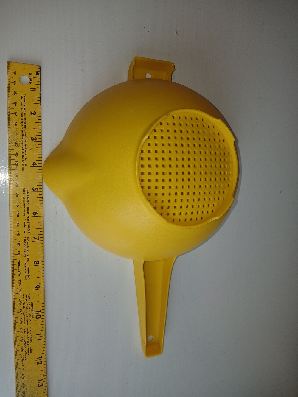 Vintage Tupperware Yellow Strainer Colander, 1 Quart capacity- clean